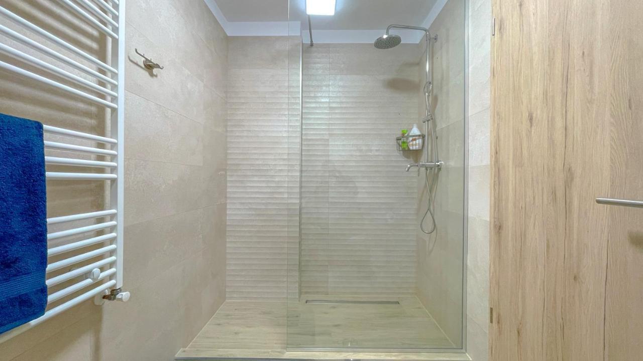 Dreamview Apartment With Private Parking Brasov Exterior photo